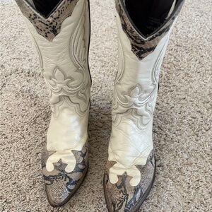 Abilene Boot Co Cream and Black Heeled Boots